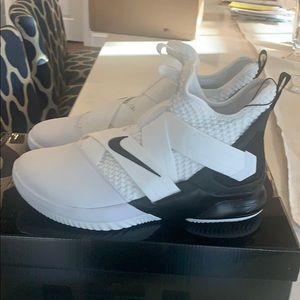Lebron Soldier XII sneakers